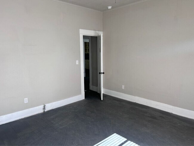 Building Photo - 1925 11th St