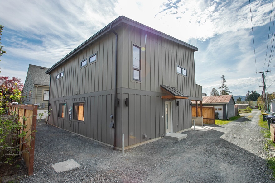 Building Photo - 2517 Vallette St