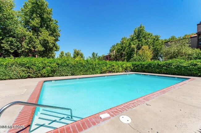 Building Photo - 2955 Lakeside Dr