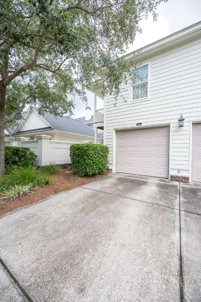 Building Photo - 42 Grove Ln