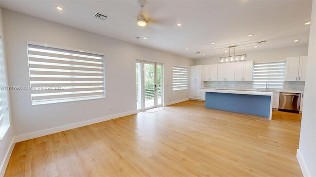 Building Photo - 1027 Snapper Ln