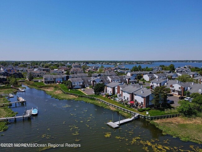 Building Photo - 25 Meadow Ave