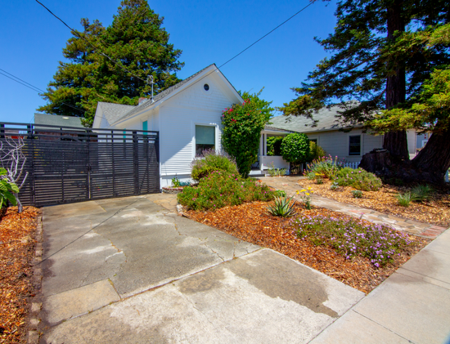 Building Photo - 330 Walk Cir