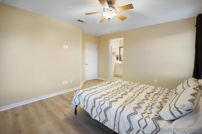 Building Photo - 39741 Columbia Union Dr