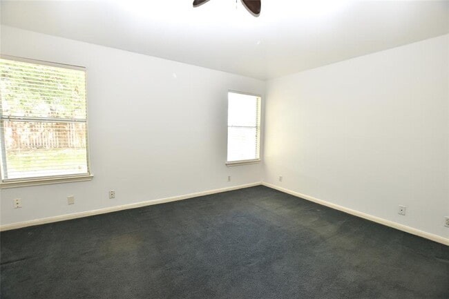 Building Photo - 240 Briarstone Dr