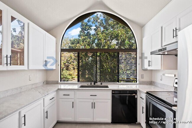 Building Photo - 16931 Sorrel Way