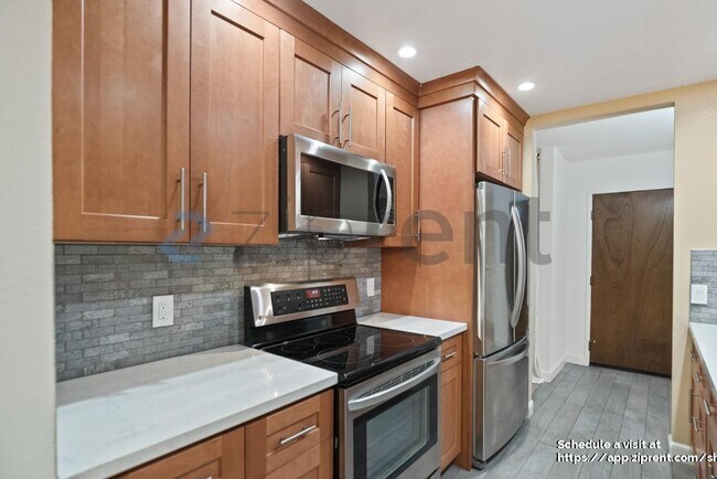 Building Photo - 2000 Rock St