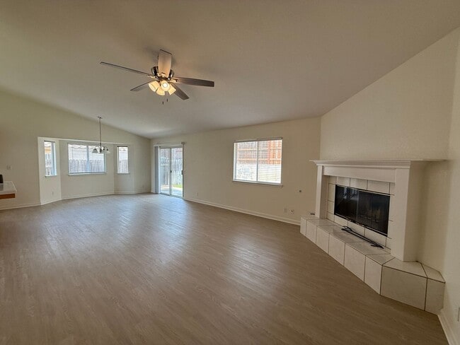 Building Photo - Orcutt Single Story Home with RV Access