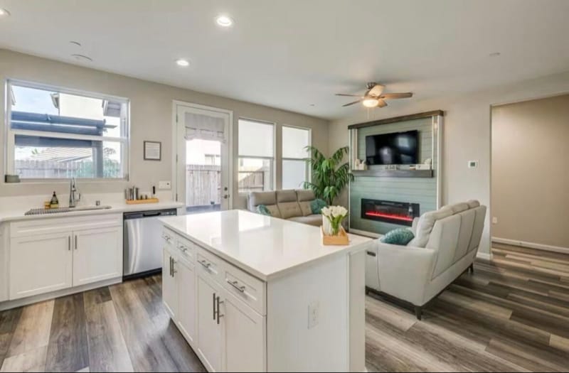 Building Photo - 1030 W Prescott Ave