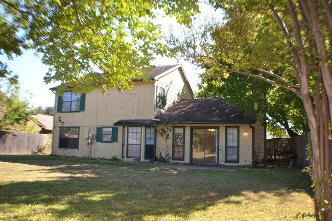 Building Photo - 1515 Bandera Dr
