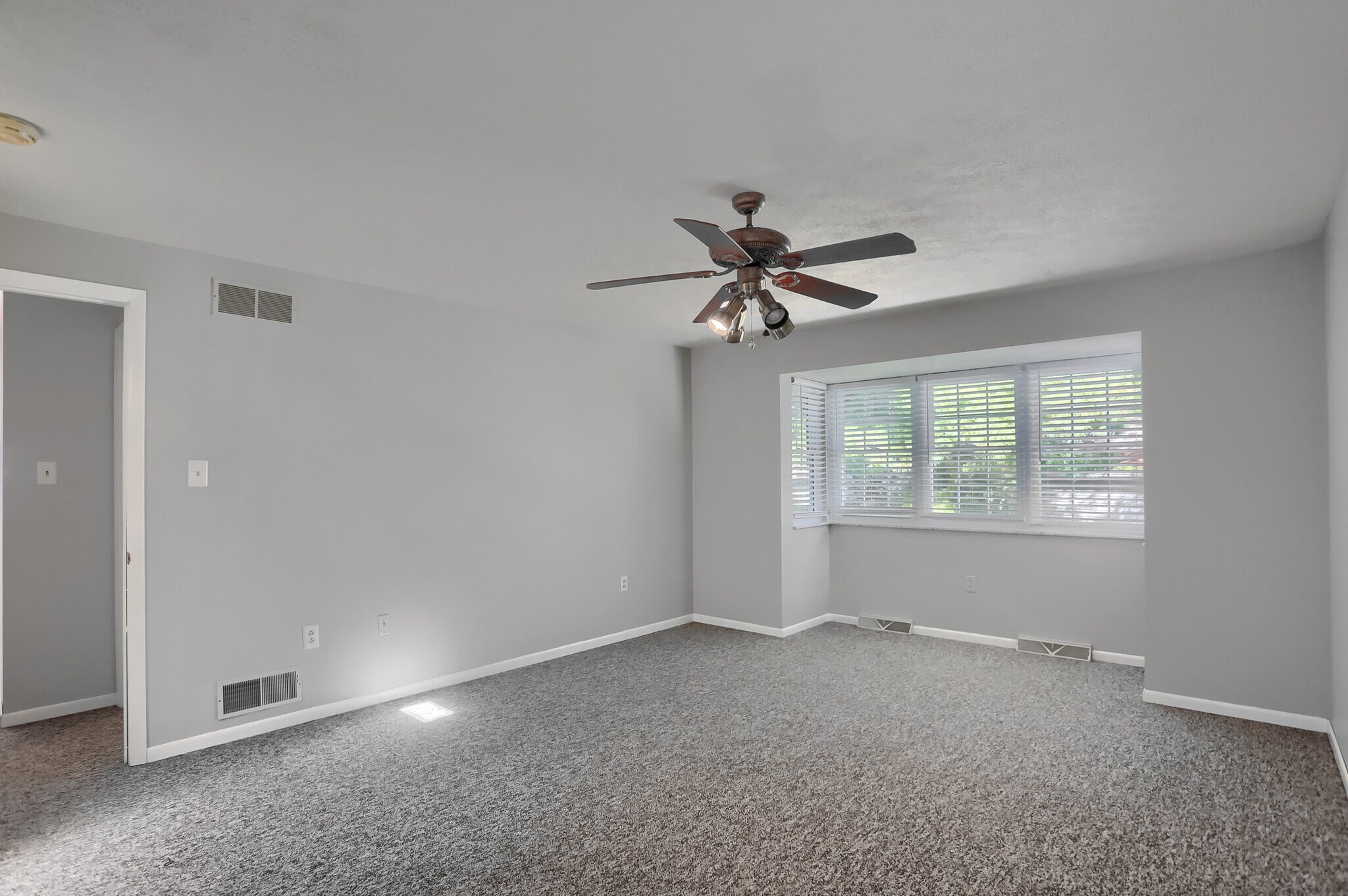 Building Photo - 2624 Hunters Point Dr