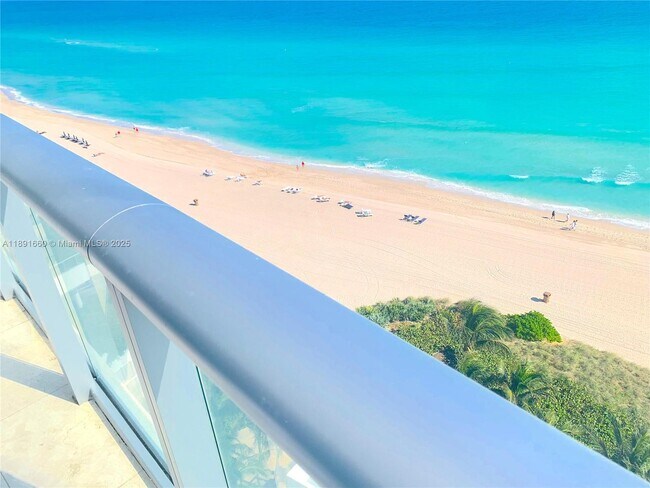 Building Photo - 17001 Collins Ave