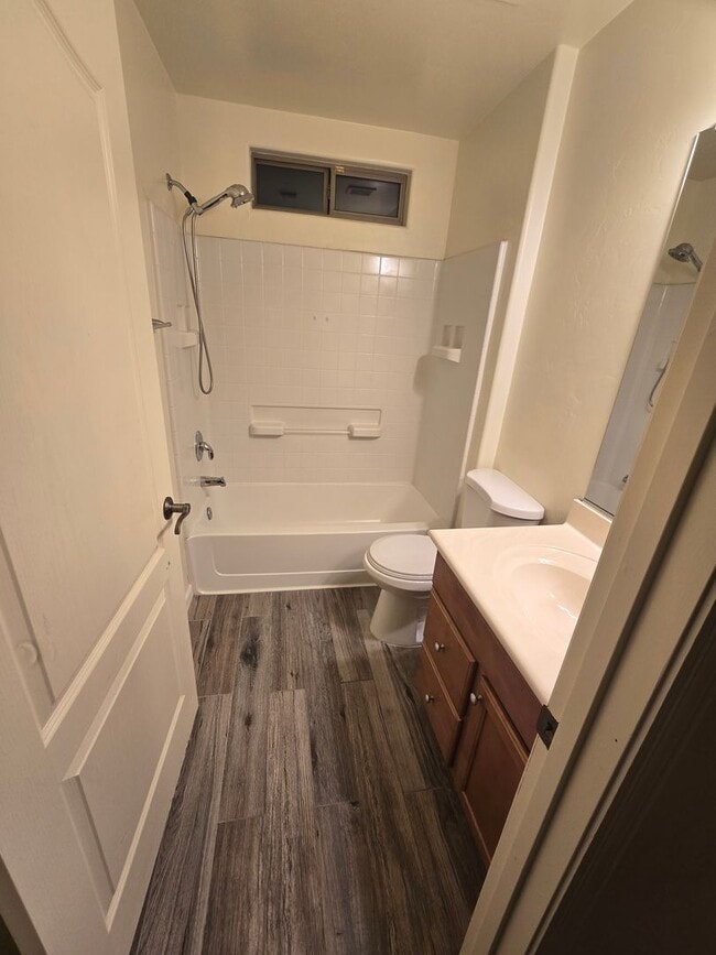 Building Photo - Beautiful 3 bedroom, 2 bath Home available