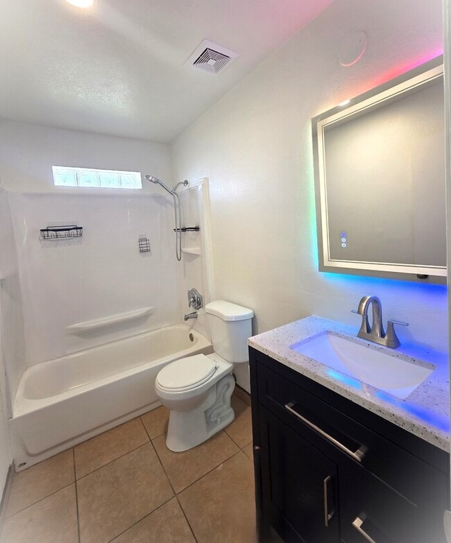 Building Photo - Stunning remodeled 3-bedroom home