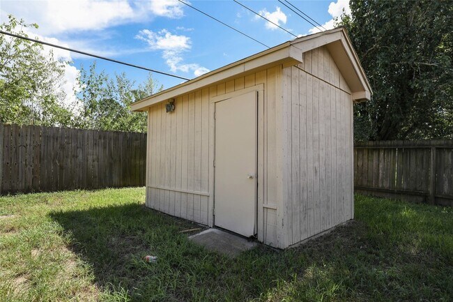 Building Photo - 2703 Heritage Colony Dr