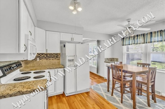 Building Photo - Beautiful 4 Bed 2 Bath Home in Olathe-Available in JULY!!