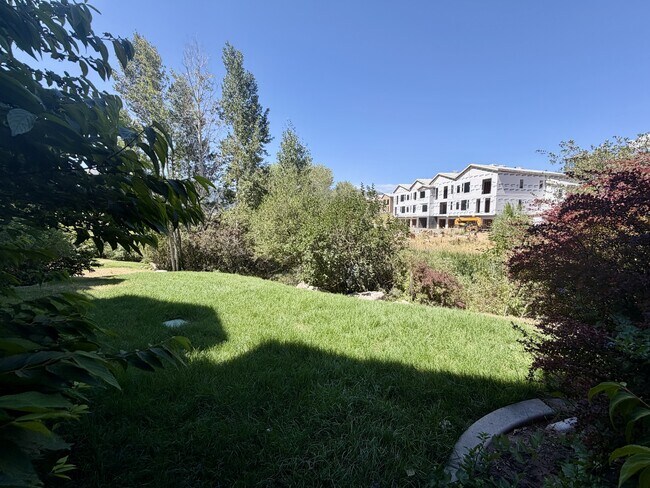 Building Photo - 3537 N Fox Run Dr