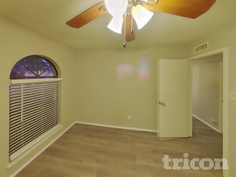 Building Photo - 5529 Kerry Ln