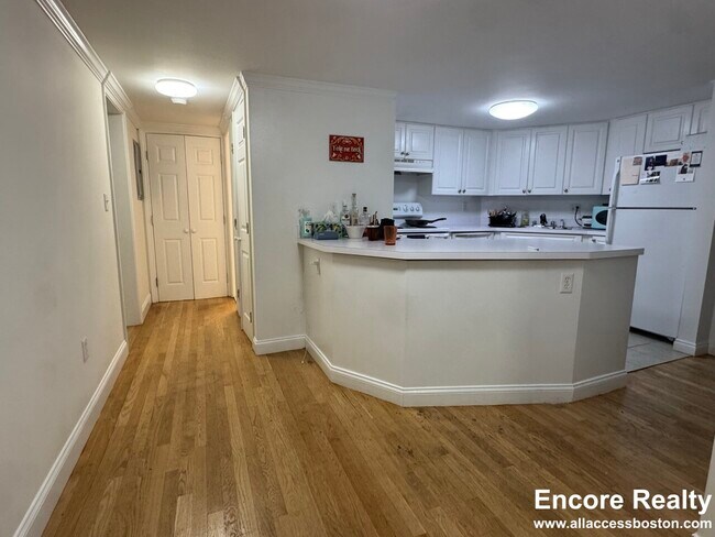 Building Photo - 1539 Beacon St