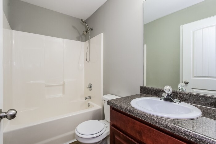 Building Photo - 465 Lory Ln