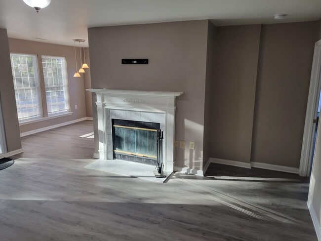 Family Room - 4411 Silverbrook Ln