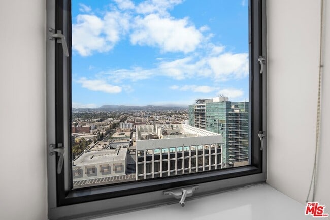 Building Photo - 3810 Wilshire Blvd