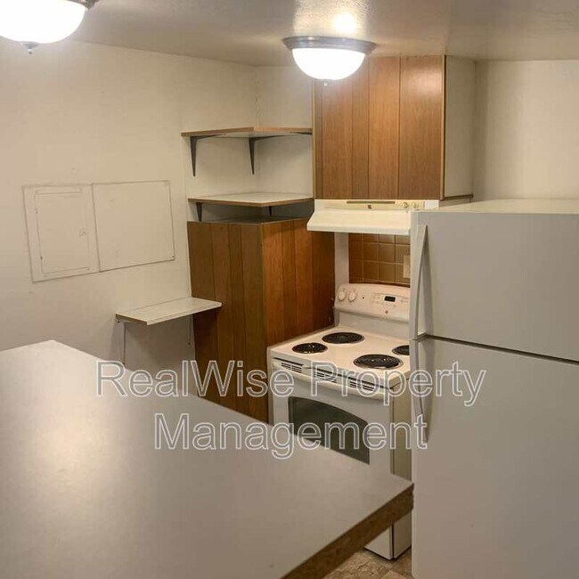 Building Photo - 940 SE N St