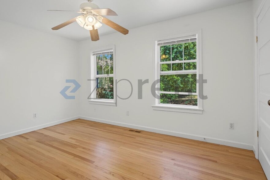 Building Photo - Unit