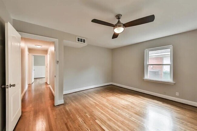 Building Photo - 6135 Indigo St