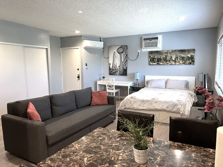 Primary Photo - 515 N Azusa Ave