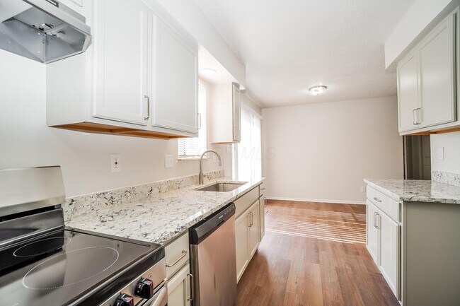 Building Photo - 5761 Ricardo Dr