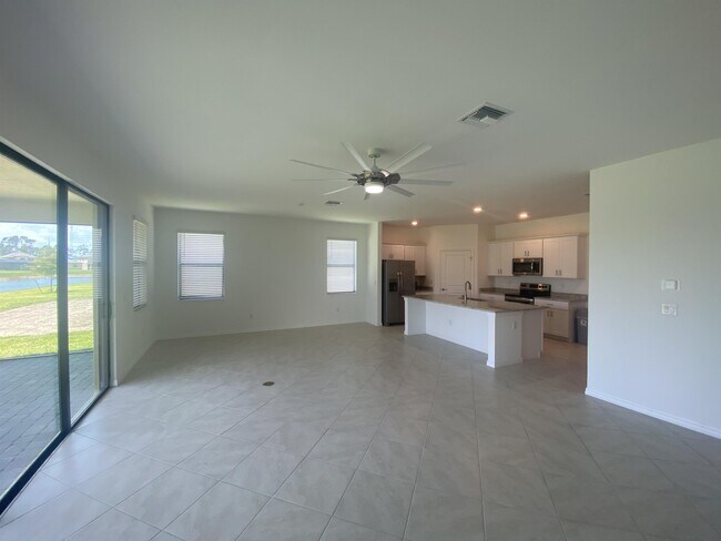 Building Photo - 1833 W Isles Rd