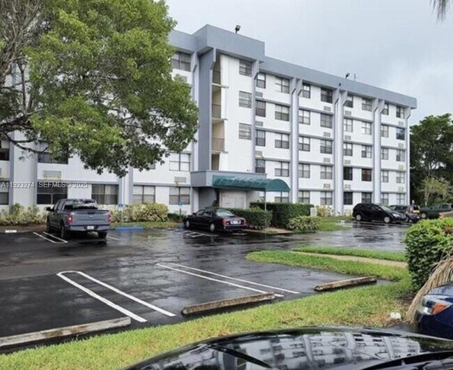 Primary Photo - 2501 Riverside Dr