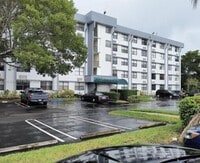 Building Photo - 2501 Riverside Dr