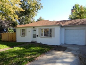Building Photo - Updated Duplex with Fresh Paint and  Fenced Yard in Great Location!