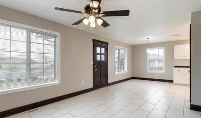 Building Photo - 4 bed 2 bath Home in Idaho Falls