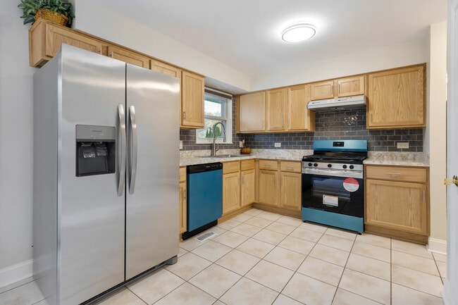 Building Photo - 198 Shadywood Ln