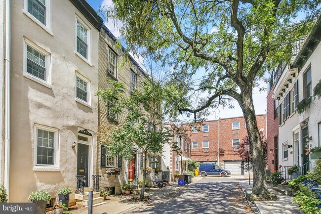 Building Photo - 560 N Judson St
