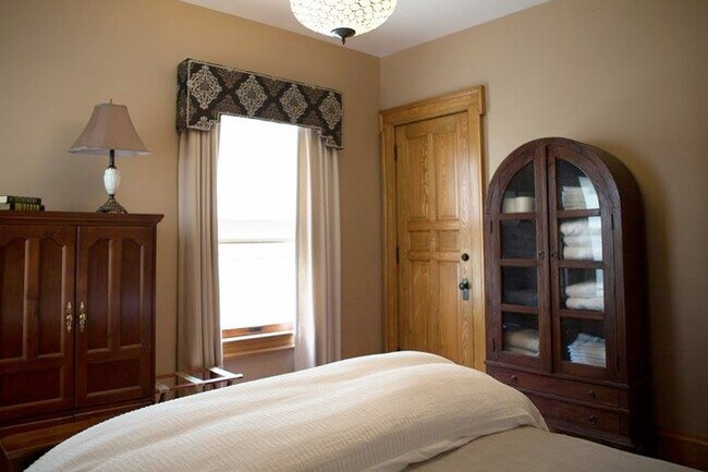 Building Photo - 820 1st St N