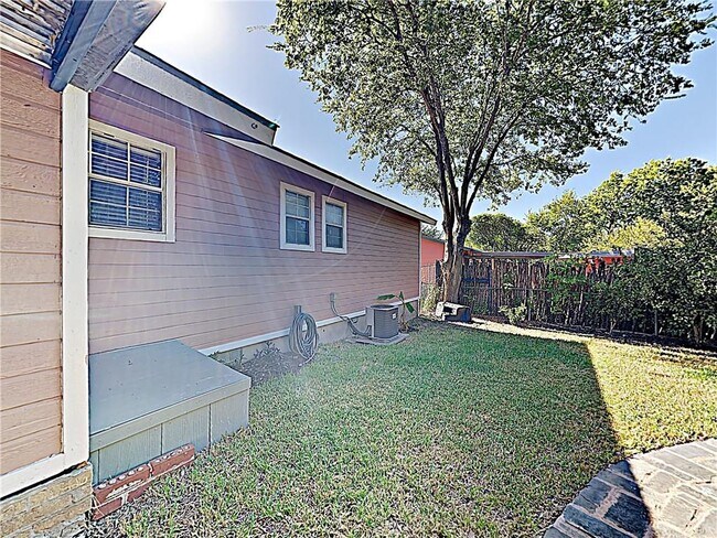 Building Photo - 5204 Berkman Dr