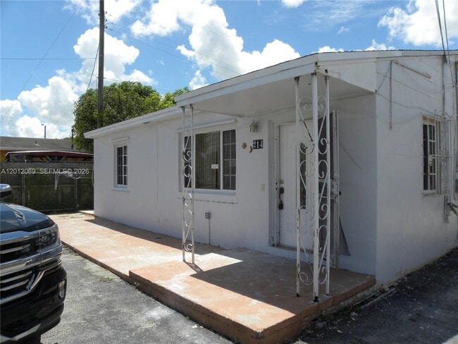 Building Photo - 214 NW 49th Ave