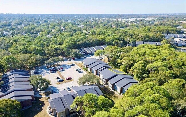 Building Photo - 1400 Gandy Blvd N