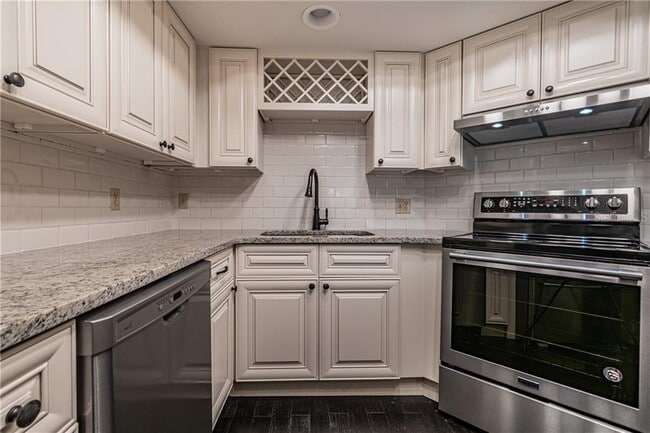 Building Photo - 14820 Rue De Bayonne