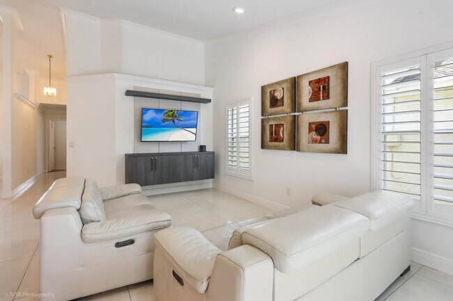 Building Photo - 13008 Meadowbreeze Dr