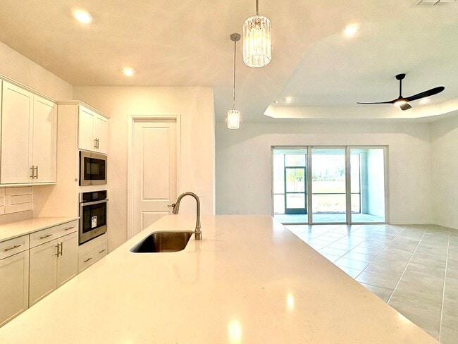 Building Photo - Brand New Luxury Rental in Wellen Park – Never Lived In!