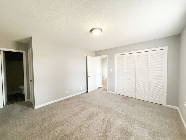 Building Photo - 3 Bedroom 2 Bathroom Home!