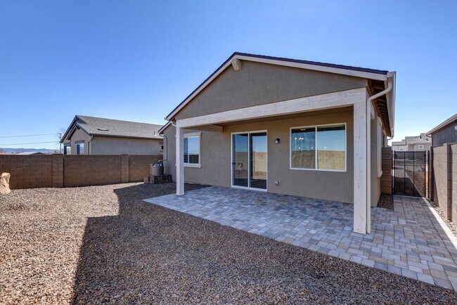 Building Photo - 2 bedroom, 2 bathroom home  in Saddlewood