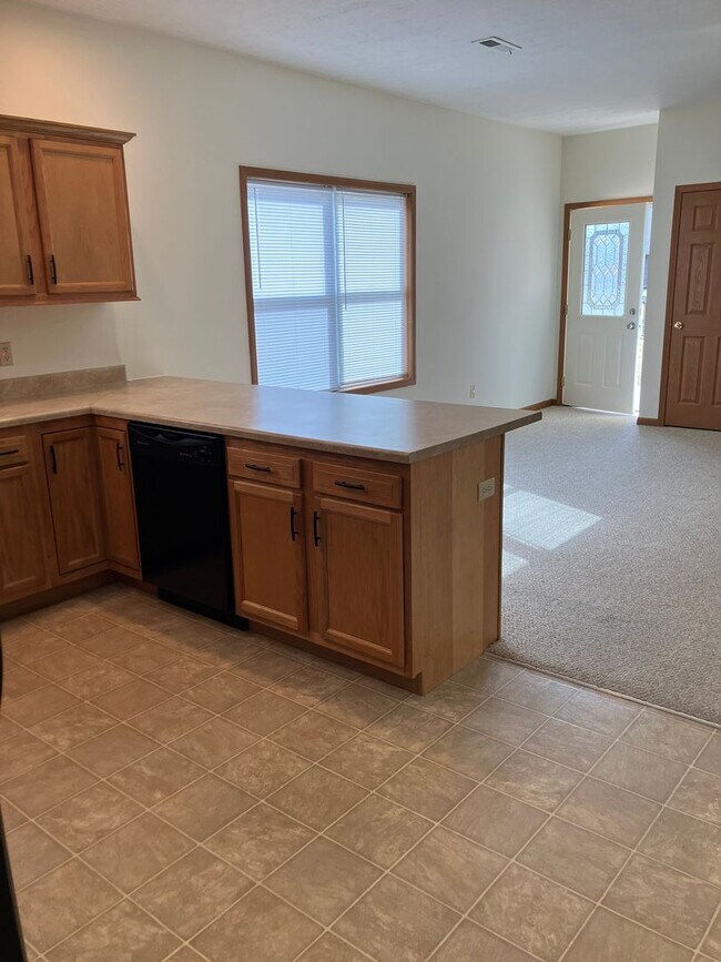 Building Photo - 1023 Laurel Tree Ct