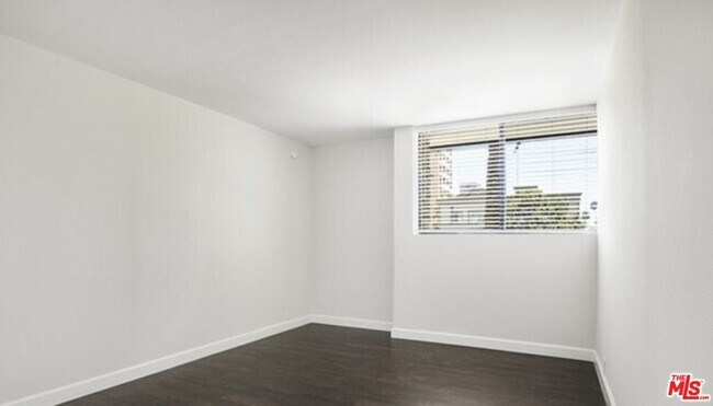 Building Photo - 10535 Wilshire Blvd