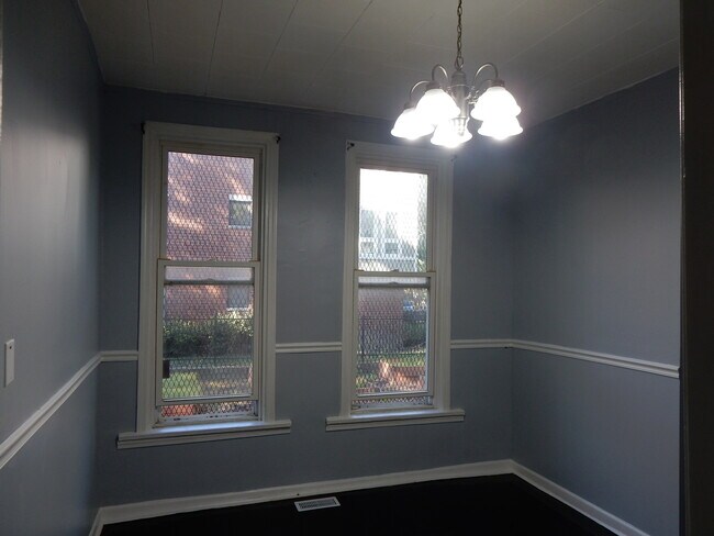 Building Photo - 6036 S Green St